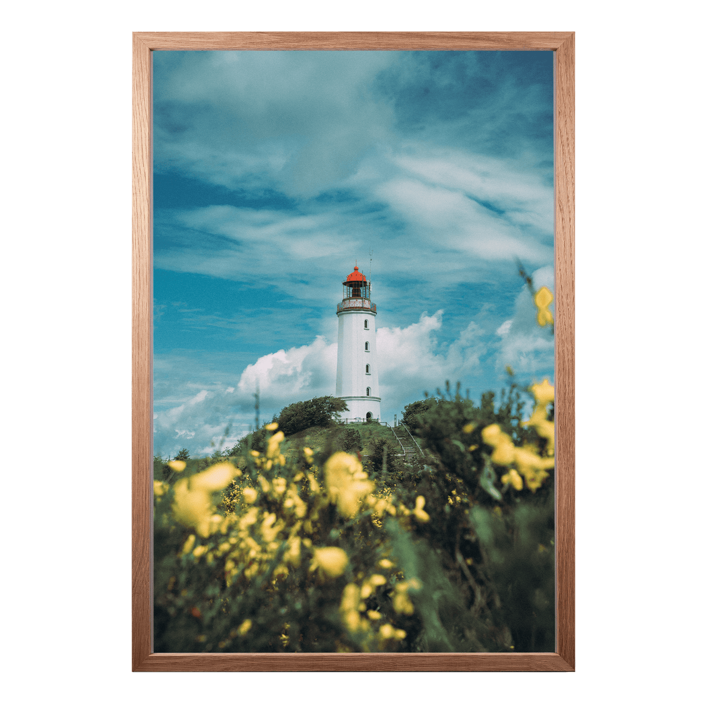 Fotografie mit dem Titel "Der Leuchtturm" von Robert Sonntag in einem Eichen-Holzrahmen.
